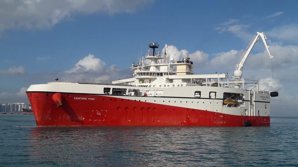 O Otimista - Navio sísmico japonês está atracado em Fortaleza