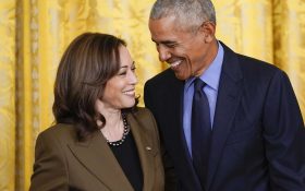 Barack Obama anuncia apoio à candidatura de Kamala Harris nos EUA
